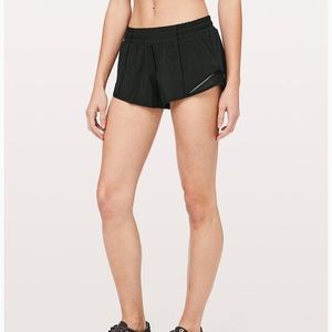 lululemon hotty hot short ii 2.5”
